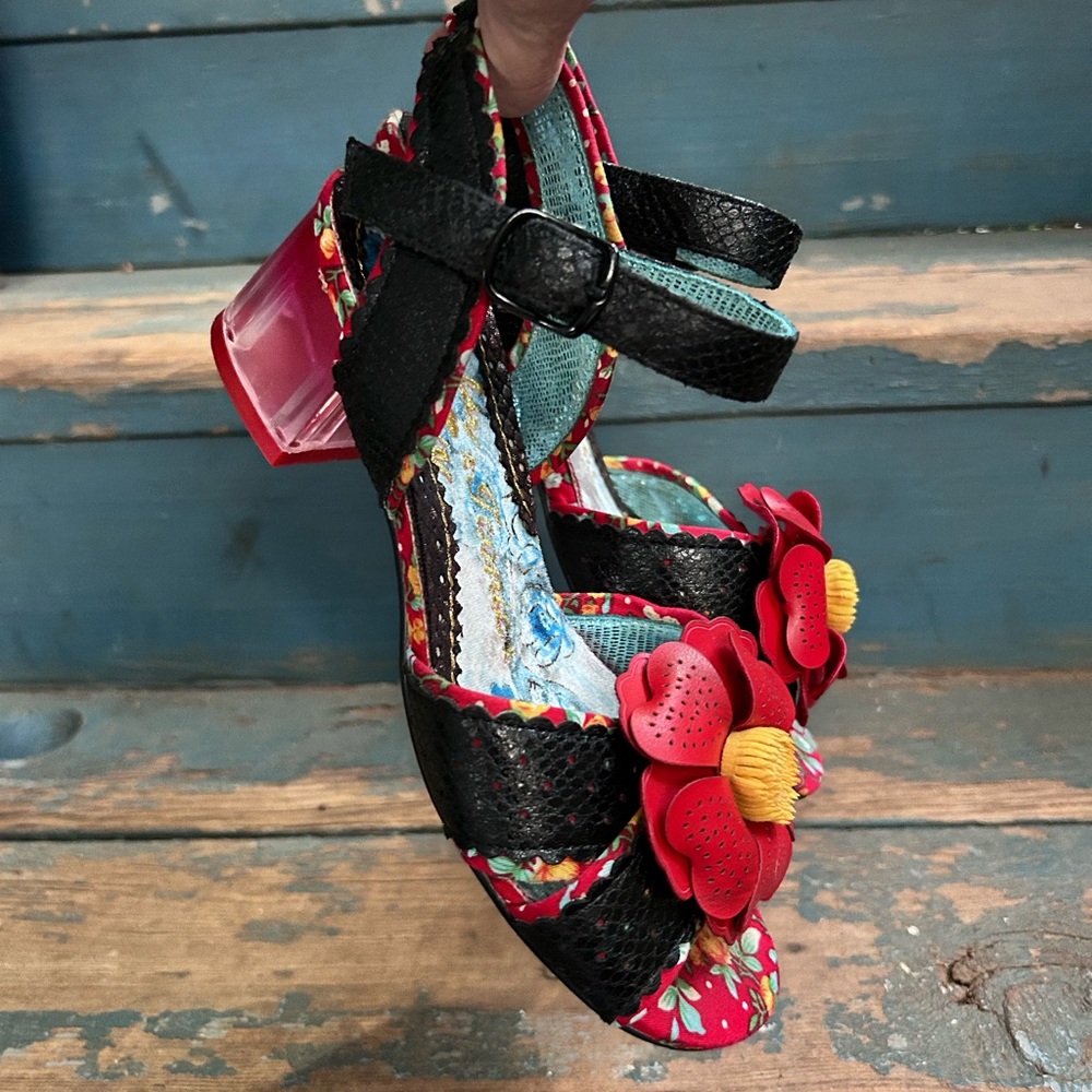 IRREGULAR CHOICE FLOWER VARIETY GIRL IN BLACK